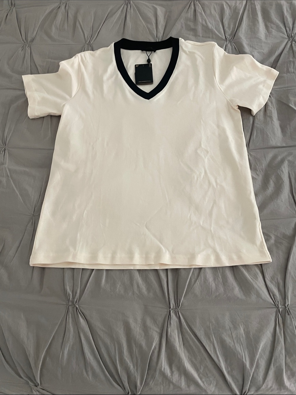 Massimo dutti  to  V-Neck Short Sleeve Tee in Cream with Black Trim